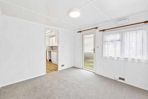 1 bedroom mobile home for sale, Ashurst Drive, Tadworth KT20