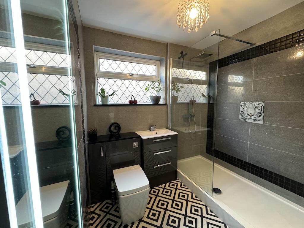 18 - Shower Room.jpg