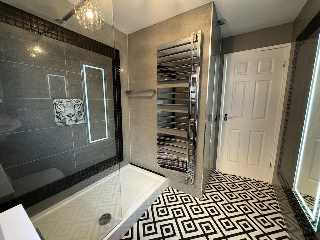 19 - Shower Room 2.jpg