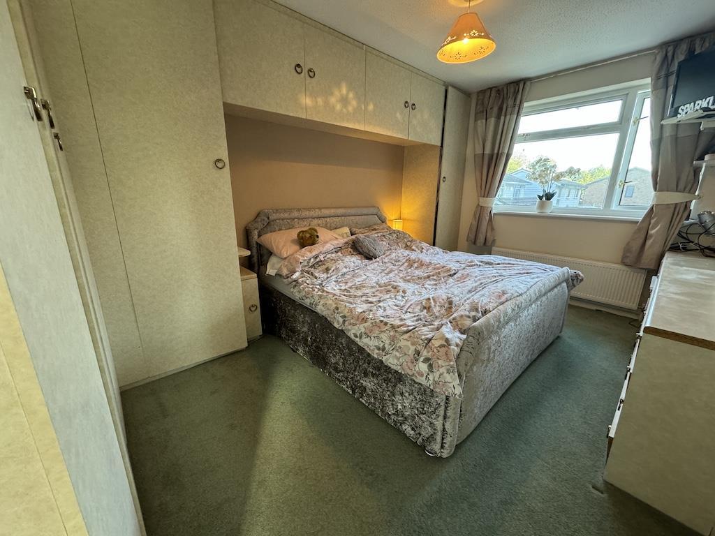 21 - Bedroom 1.jpg
