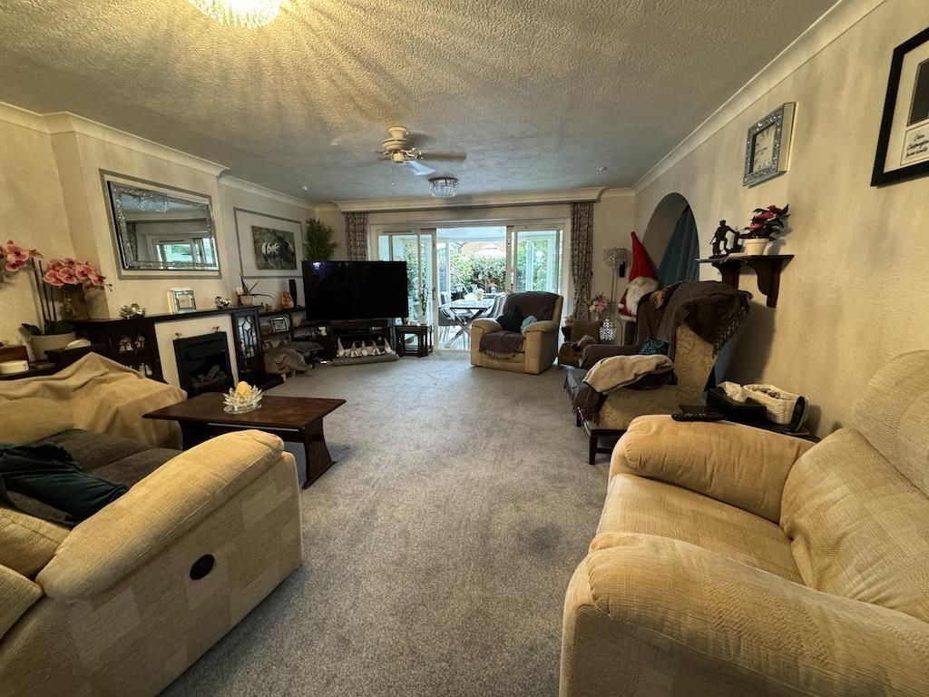 5 - Lounge to Conservatory.jpg