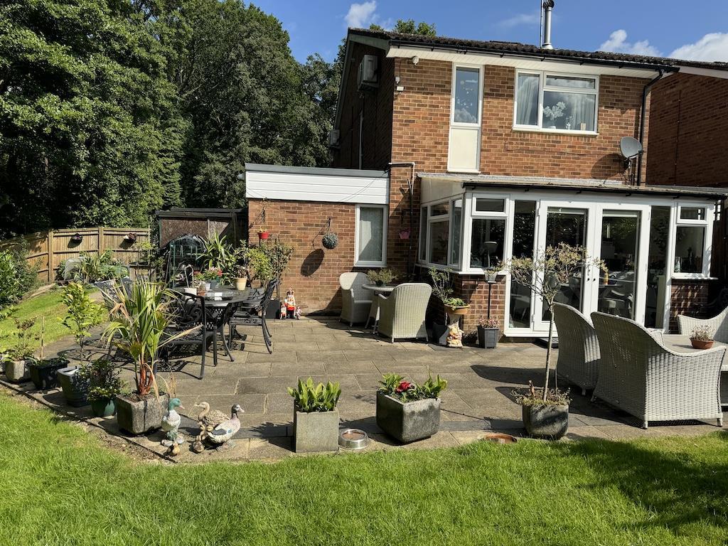 11 - Patio.jpg