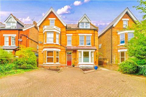 3 bedroom apartment for sale, Mattock Lane, London