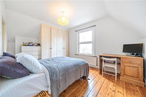 3 bedroom apartment for sale, Mattock Lane, London