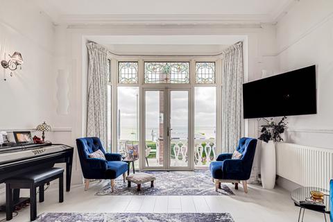 2 bedroom apartment for sale, The Leas, Westcliff-on-Sea, SS0