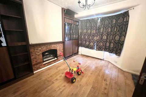 3 bedroom house for sale, Stevenage Road, London E6