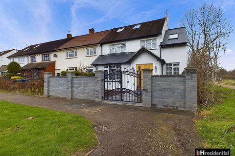 4 bedroom end of terrace house to rent, Sinderby Close, Borehamwood WD6