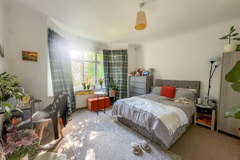 2 bedroom ground floor flat for sale, West End Court, Pinner HA5