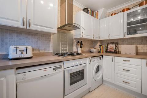 6 Furzebank, Ascot, SL5 7BP