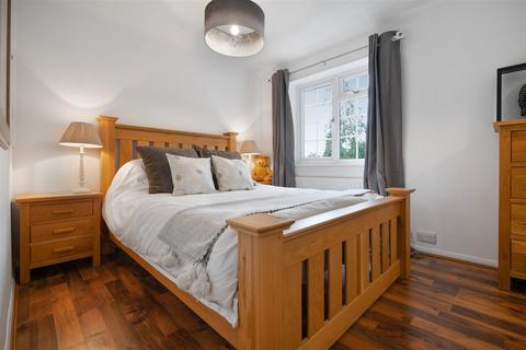 6 Furzebank, Ascot, SL5 7BP