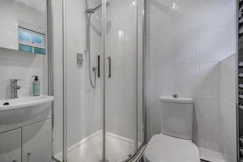 6 Furzebank, Ascot, SL5 7BP