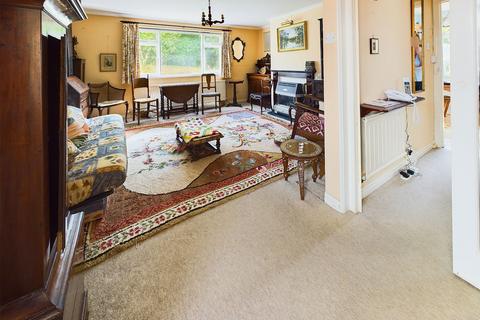 18 Oak Close, Ottery St Mary, EX11 1BB