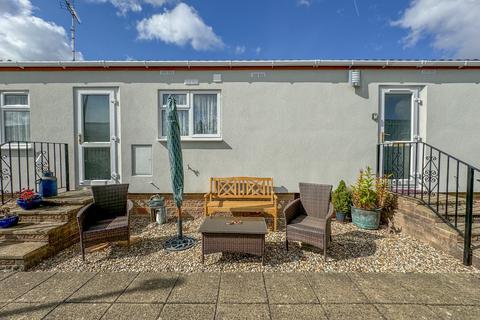 1 bedroom mobile home for sale, Pond Close, Tower Park, Hullbridge