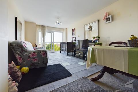 2 bedroom flat for sale, Admirals House, Gisors Road