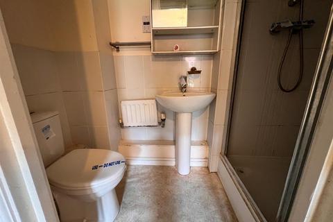 2 bedroom flat for sale, Piper Way, Ilford