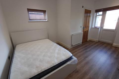 Studio to rent, Charminster Road, Bournemouth