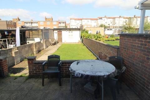 3 bedroom end of terrace house to rent, Lawrence Crescent, EDGWARE, HA8