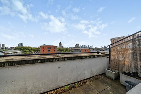 1 bedroom apartment for sale, Lexington Building, Bow Quarter, London, E3