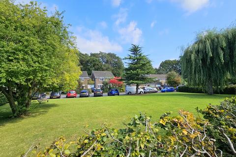 3 bedroom terraced house to rent, Pinetrees Close, Copthorne, Crawley, West Sussex. RH10 3NX