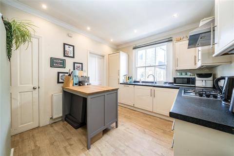 2 bedroom maisonette to rent, Glasford Street, London SW17