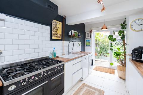 3 bedroom terraced house for sale, Station Road, Dorking