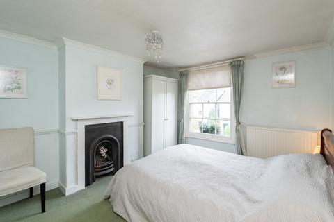 24 Howard Road, Dorking, RH4 3HP
