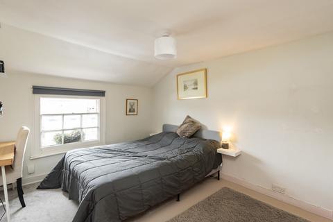 24 Howard Road, Dorking, RH4 3HP
