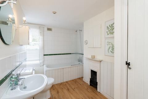 24 Howard Road, Dorking, RH4 3HP