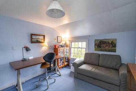 24 Howard Road, Dorking, RH4 3HP