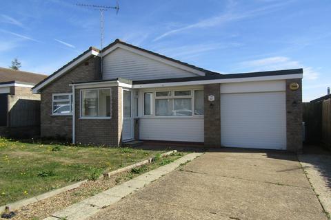 3 bedroom detached bungalow to rent, Thorns Way, Walton On The Naze CO14