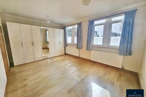 4 bedroom maisonette to rent, Oxford Road, Gomersal