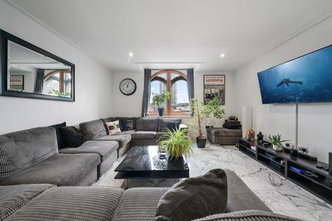 2 bedroom flat to rent, City Road, City Approach, EC1V