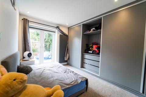 2 bedroom maisonette for sale, Willow Tree Lane, Hayes