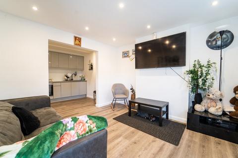 2 bedroom maisonette for sale, Willow Tree Lane, Hayes