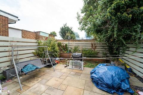 2 bedroom maisonette for sale, Willow Tree Lane, Hayes