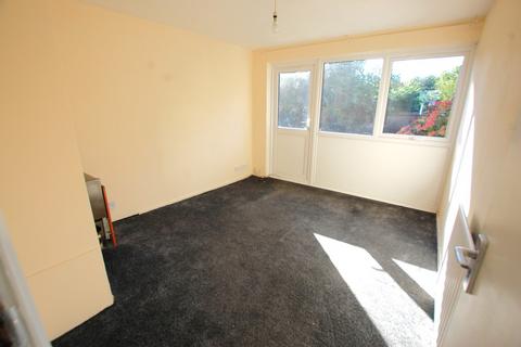 3 bedroom terraced house to rent, Broom Close, Hatfield