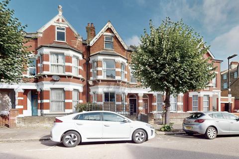 3 bedroom apartment to rent, Burgoyne Road, London N4