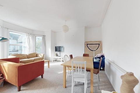 3 bedroom apartment to rent, Burgoyne Road, London N4