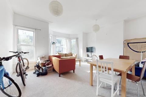 3 bedroom apartment to rent, Burgoyne Road, London N4