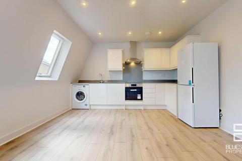 3 bedroom flat to rent, Temple Road, Croydon