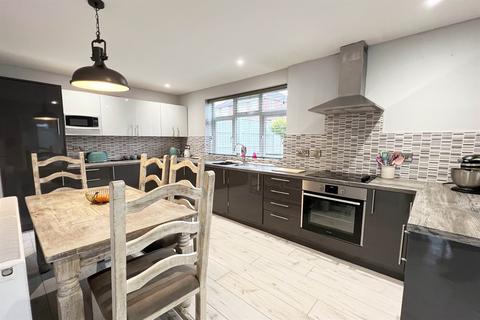 28 Marlowe Drive, Hereford, HR4 0JL
