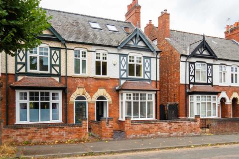 4 bedroom semi-detached house for sale, Nithsdale Avenue, Market Harborough, LE16