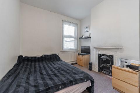 16 Colvin Road, Thornton Heath, CR7 6AB