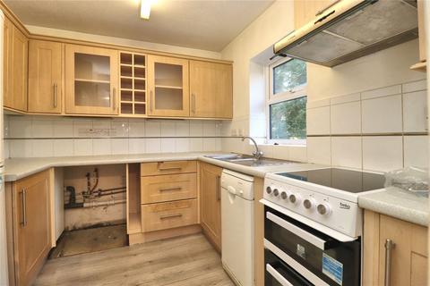 2 bedroom flat for sale, Carmel Close, Woking GU22