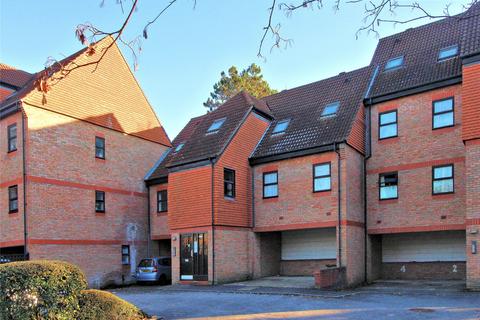 2 bedroom flat for sale, Carmel Close, Woking GU22