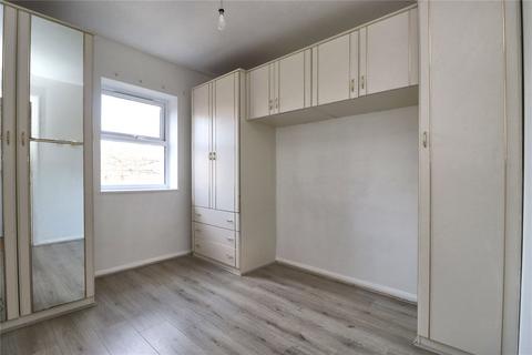 2 bedroom flat for sale, Carmel Close, Woking GU22