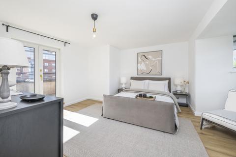 4 bedroom flat for sale, Lister Lodge, Admiral Walk, London