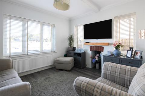 27 Woodside Lane, Bexley, DA5 1JL