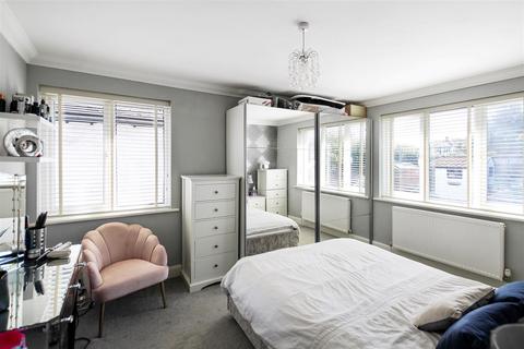 27 Woodside Lane, Bexley, DA5 1JL