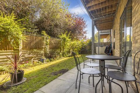 6 Nauticus Walk, London, E14 9ZT